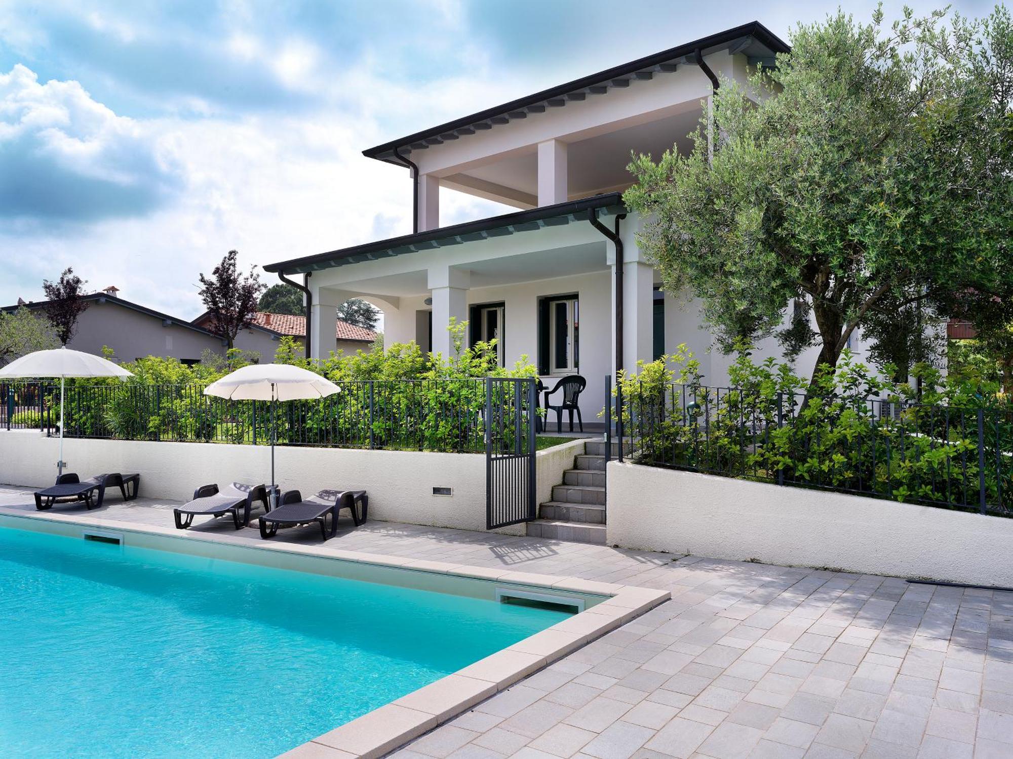 Residence Fiore Rosso Сирмионе Экстерьер фото