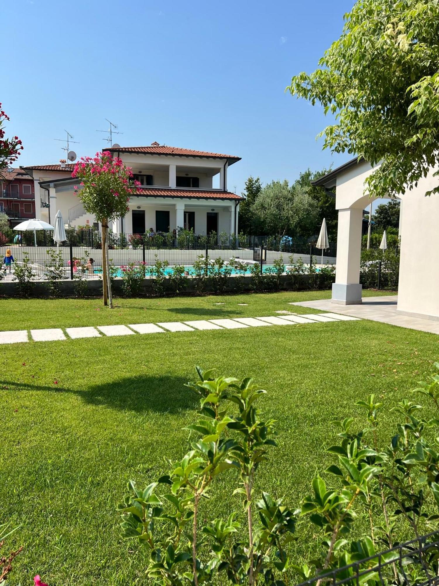 Residence Fiore Rosso Сирмионе Экстерьер фото