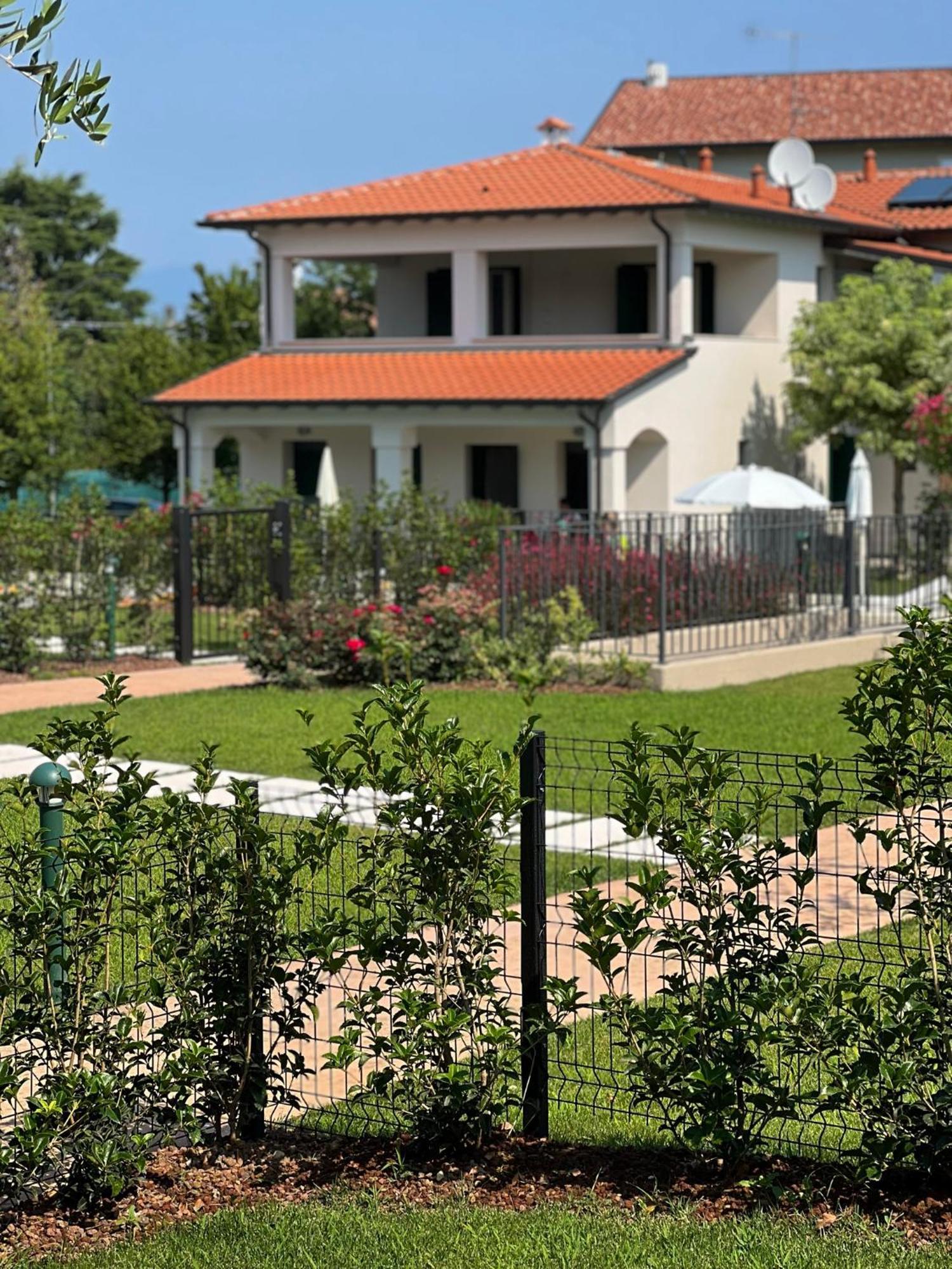 Residence Fiore Rosso Сирмионе Экстерьер фото