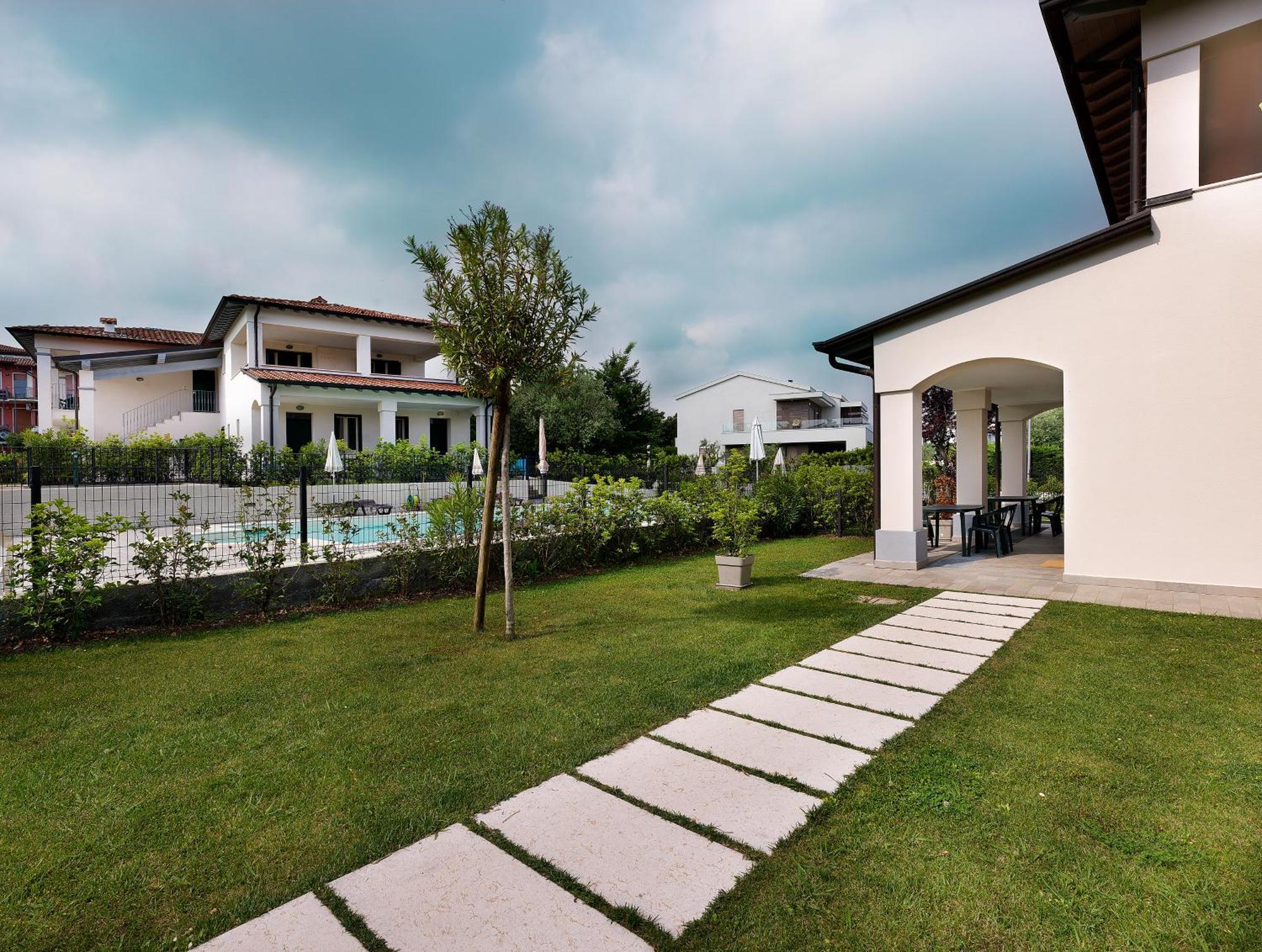 Residence Fiore Rosso Сирмионе Экстерьер фото